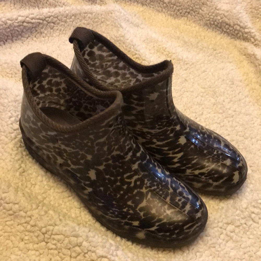 Leopard rain boots